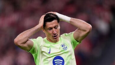 ليفاندوفسكي يرفض الرحيل ويتمسك ببرشلونة