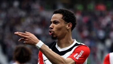 مانشستر يونايتد يتحرك لضم هوجو إيكيتيكي بعد تألقه اللافت في ألمانيا