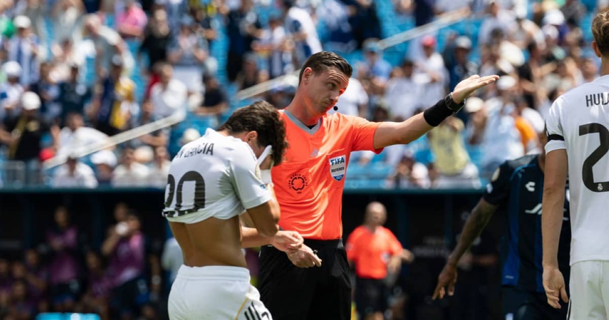 تشابي ألونسو وتيبو كورتوا ينتقدان أسينسيو بعد طرده أمام باتشوكا