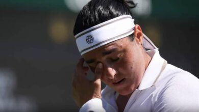 بكاء أنس جابر بعد الانسحاب من الدور الأول لبطولة ويمبلدون للتنس 2025
