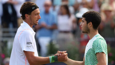 تنس.. ألكاراز يتجاوز ريندركنيش بسهولة ويبلغ نصف نهائي بطولة كوينز