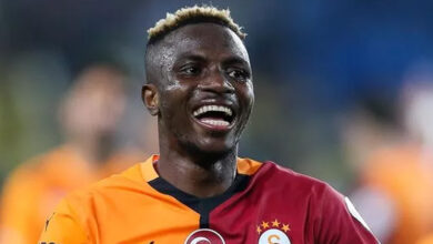 نابولي يمنع أوسيمين من اللعب في الدوري الإيطالي لمدة عامين