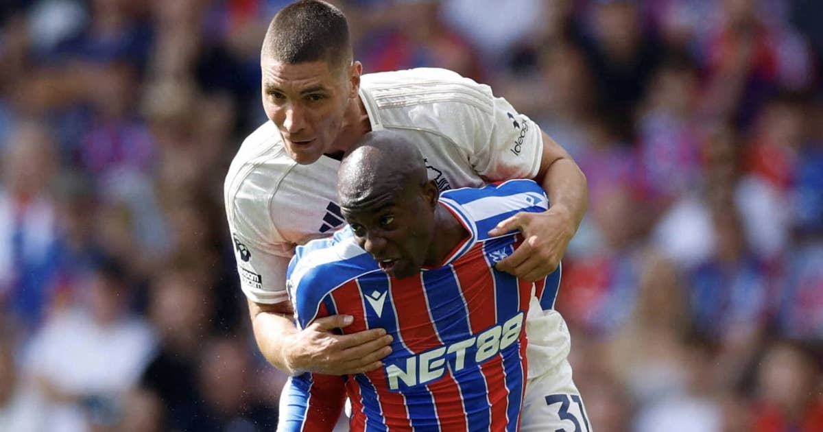 اللاعب جان فيليب ماتيتا خلال مباراة فريقه كريستال بالاس أمام نوتنغهام فورست في الدوري الإنجليزي 24 اغسطس 2025