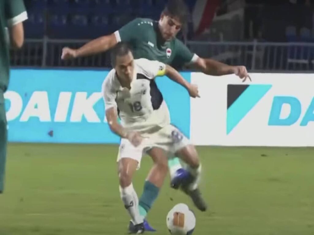 طرد مهند علي ميمي في نهائي كأس ملك تايلاند 2025 للخشونة