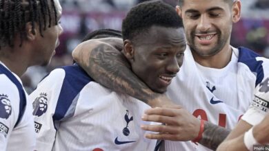 توتنهام يكتسح وست هام "المنقوص" بثلاثية مع الرأفة في ديربي لندن المصغر