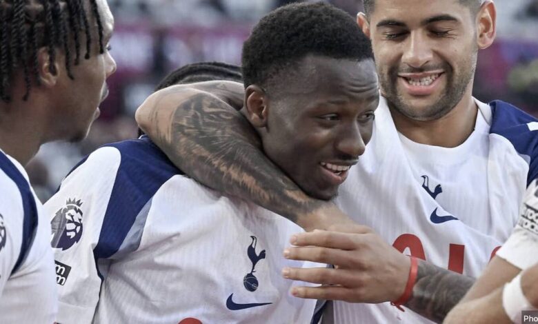 توتنهام يكتسح وست هام "المنقوص" بثلاثية مع الرأفة في ديربي لندن المصغر