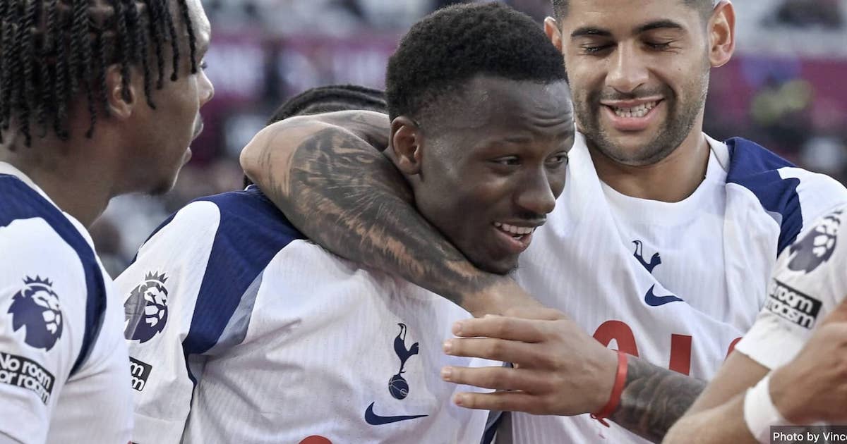 توتنهام يكتسح وست هام "المنقوص" بثلاثية مع الرأفة في ديربي لندن المصغر