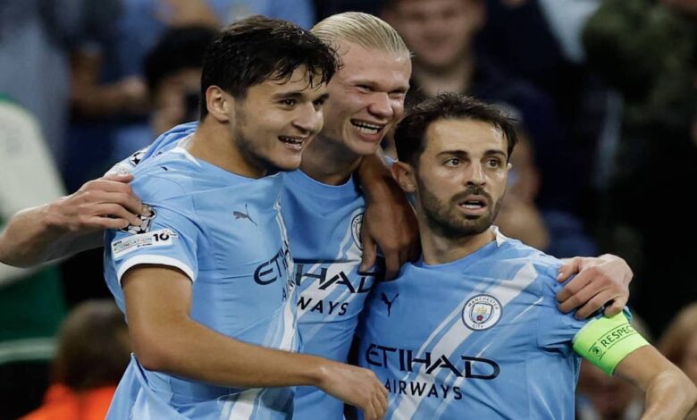 مانشستر سيتي يستغل طرد دي لورينزو ويعبر نابولي بأريحية