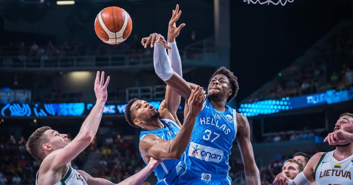 كرة سلة.. اليونان تُقصي ليتوانيا بفارق 11 نقطة وتبلغ نصف نهائي كأس أوروبا بعد 16 عاماً