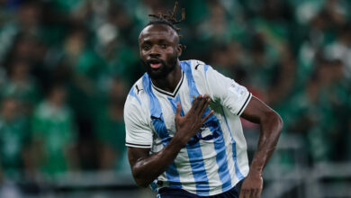 ماييلي يُذعِر أهلي جدة بهاتريك تاريخي ويتوج بيراميدز بطلًا للقارات الثلاث