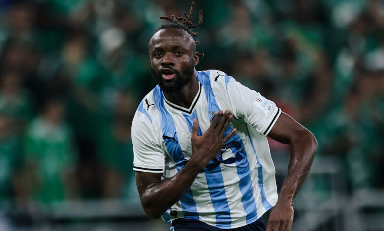 ماييلي يُذعِر أهلي جدة بهاتريك تاريخي ويتوج بيراميدز بطلًا للقارات الثلاث