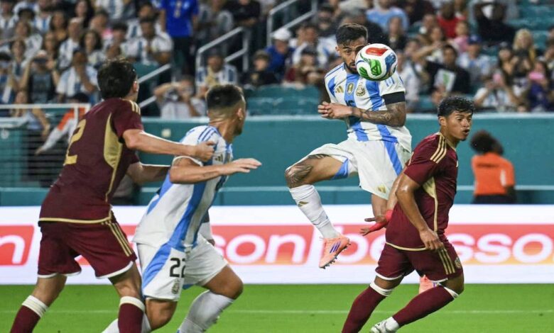 في غياب ميسي.. لاوتارو مارتينيز يقود الأرجنتين لفوز صعب أمام فنزويلا "ودياً"