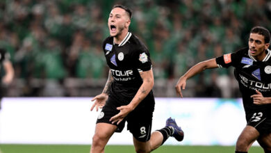 الأهلي يدفع ثمن إهدار الفرص.. والشباب يكتب نهاية درامية بعشرة لاعبين