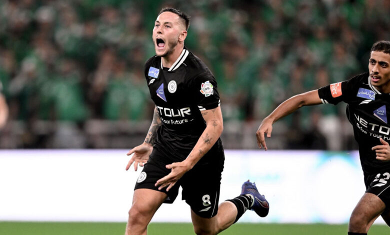 الأهلي يدفع ثمن إهدار الفرص.. والشباب يكتب نهاية درامية بعشرة لاعبين