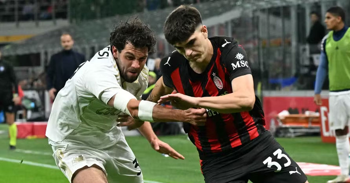 بيزا يُربك حسابات ميلان ويخطف نقطة تاريخية من قلب سان سيرو