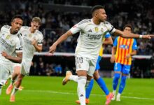 ريال مدريد يسحق فالنسيا برباعية ويبتعد عن برشلونة بفارق 7 نقاط