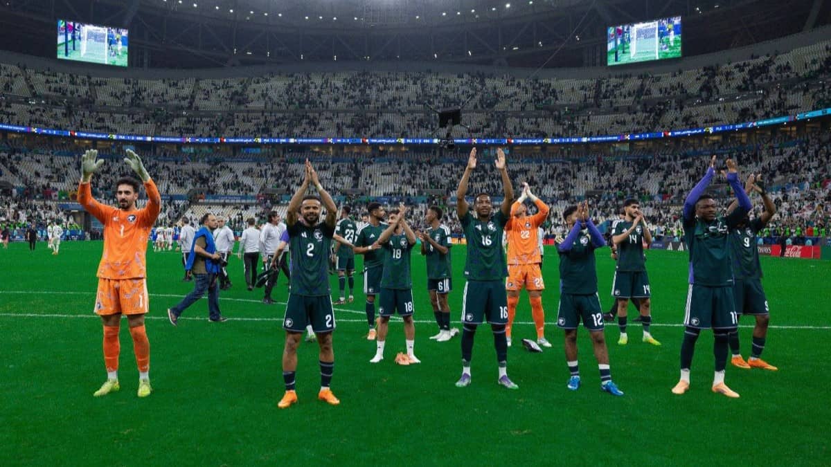 السعودية تكسر التعادل بقذيفة كنو وتنتزع تأهلًا ناريًا أمام فلسطين