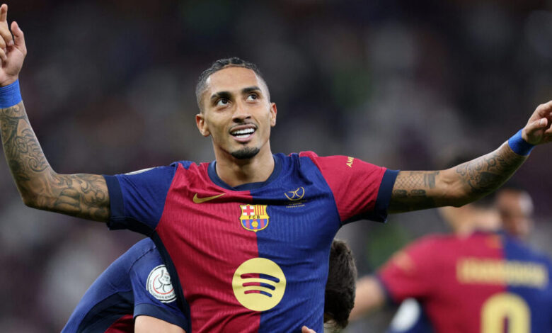 برشلونة يبتعد بسبع نقاط عن ريال مدريد بثنائية رافينيا في أوساسونا