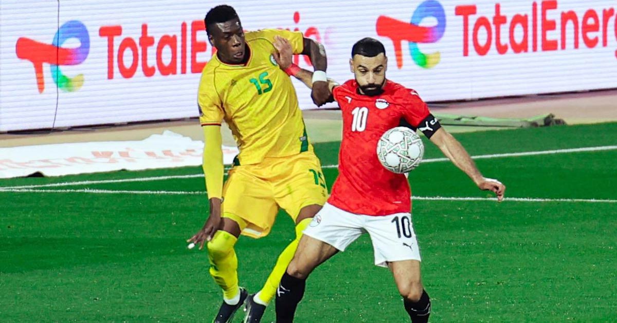 محمد صلاح يظهر في الوقت القاتل ويمنح مصر فوزًا شاقًا على زيمبابوي
