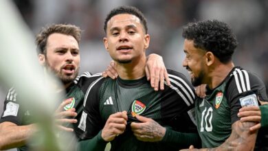 المقبالي بطل المشهد.. الإمارات تخطف التأهل بالسيناريو الأصعب وتبخر أحلام الجزائر