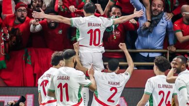 المغرب يصطاد أسود الكاميرون بثنائية ويعبر بثقة إلى نصف نهائي أمم إفريقيا