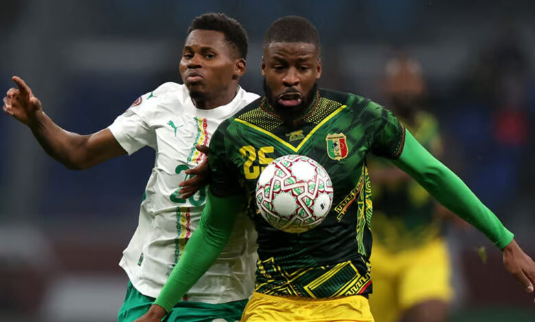 إليمان ندياي يقود السنغال للفوز على مالي ويضمن أولى بطاقات نصف النهائي