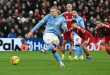 مانشستر سيتي يقلب الطاولة على ليفربول في 9 دقائق ويواصل ملاحقة آرسنال