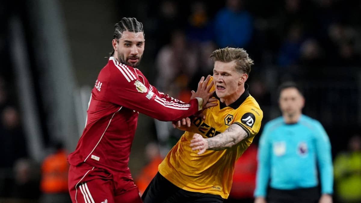 وولفرهامبتون يعاقب ليفربول بثنائية قاتلة في الوقت الضائع