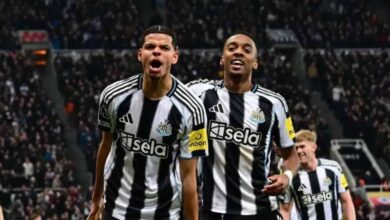 نيوكاسل "المنقوص" يُسقط مانشستر يونايتد لأول مرة مع كاريك