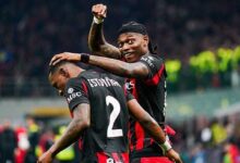 ميلان يقهر الإنتر بهدف إستوبينان ويرفض الاستسلام في سباق الكالتشيو