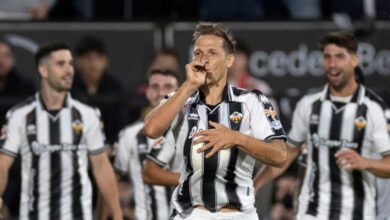 كاستيون يضرب رغم الطرد.. سقوط ألميريا يعقّد حسابات الصعود