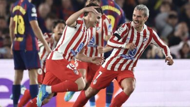 أتلتيكو مدريد يضع قدماً في نصف نهائي دوري الأبطال بهزيمة برشلونة في كامب نو